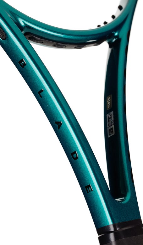 Wilson Blade Pro 98 18x20 v9\Racquet